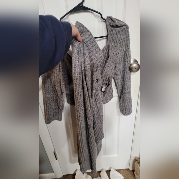Shein Women's Gray Sweater Top - Picture 2 of 2